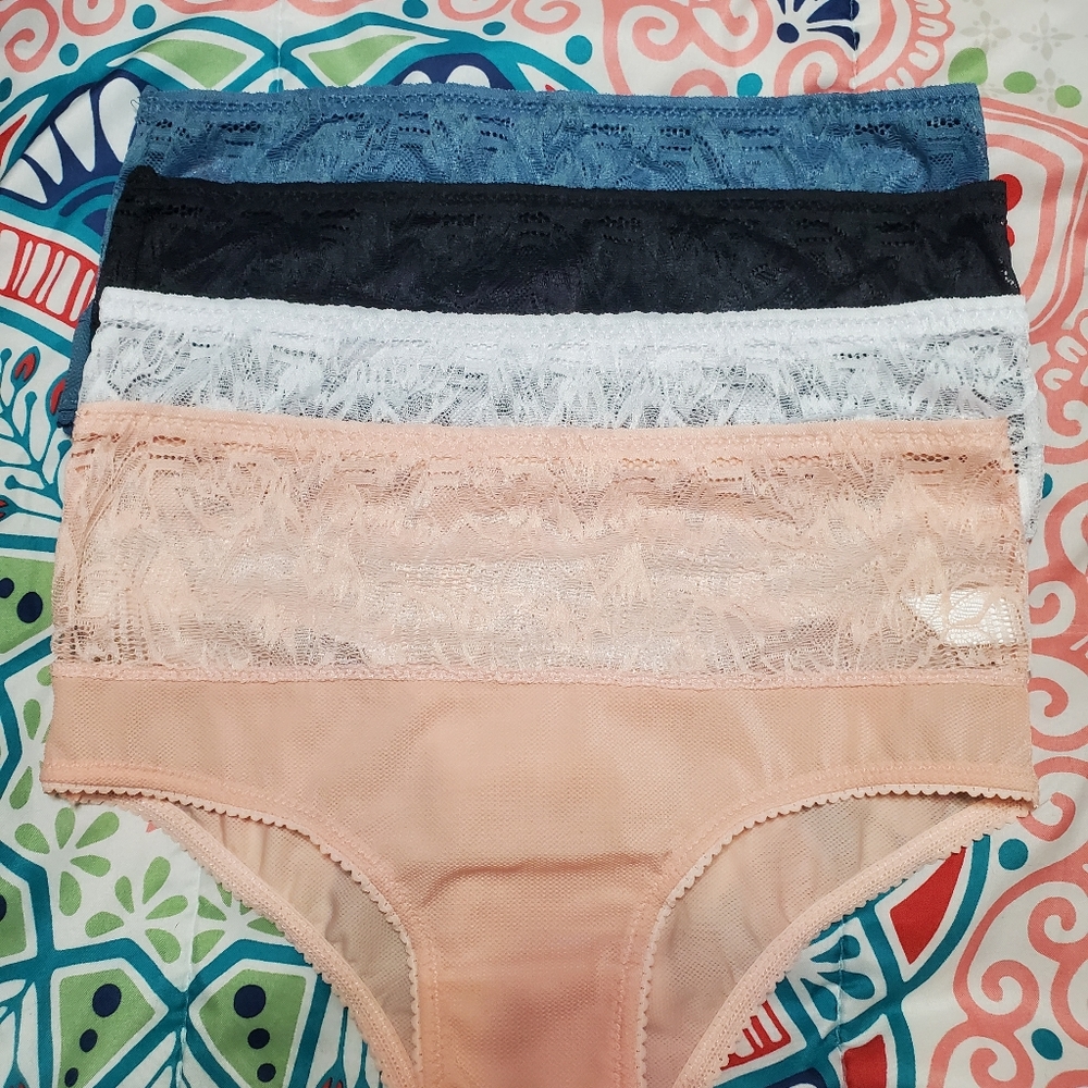 NWOT Ladies Silky Panties
